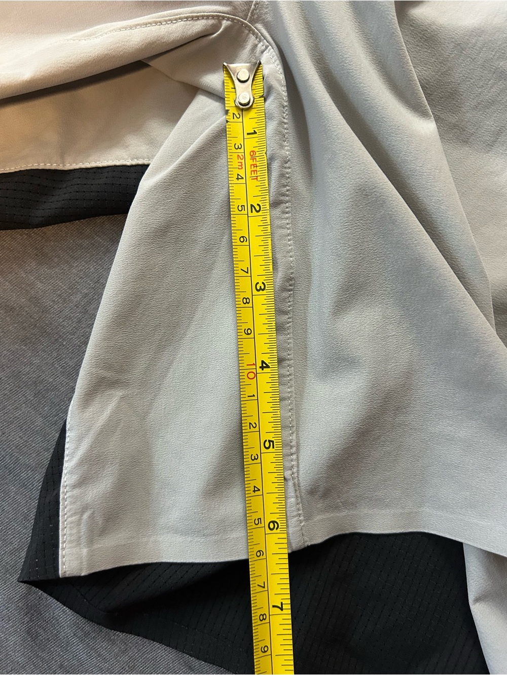 On Running Men's Two-Tone Athletic Shorts in Cream and Black Small - Picture 7 of 7